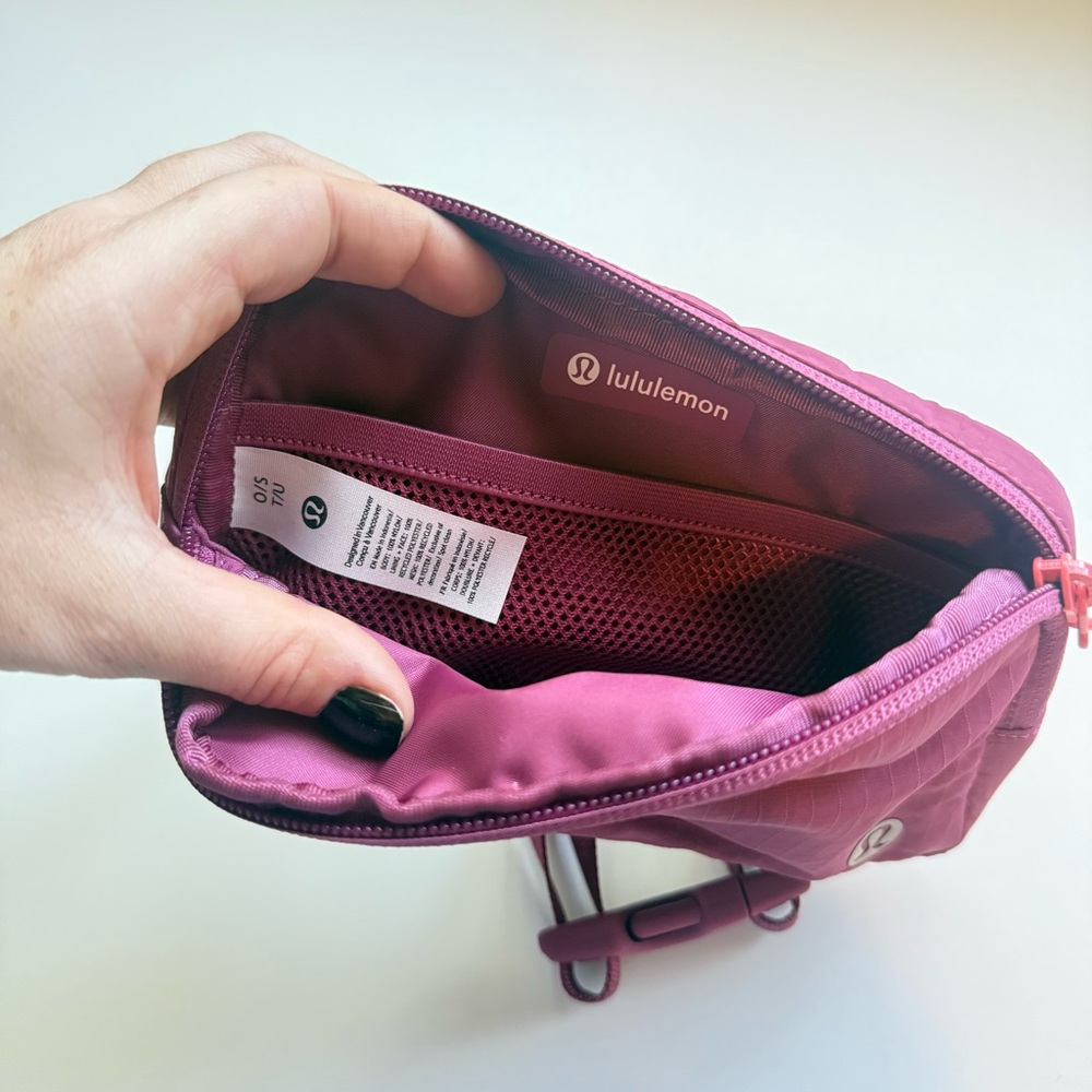 Lululemon Athletica Mauve Everywhere Belt Bag with Adjustable Straps - Picture 6 of 8